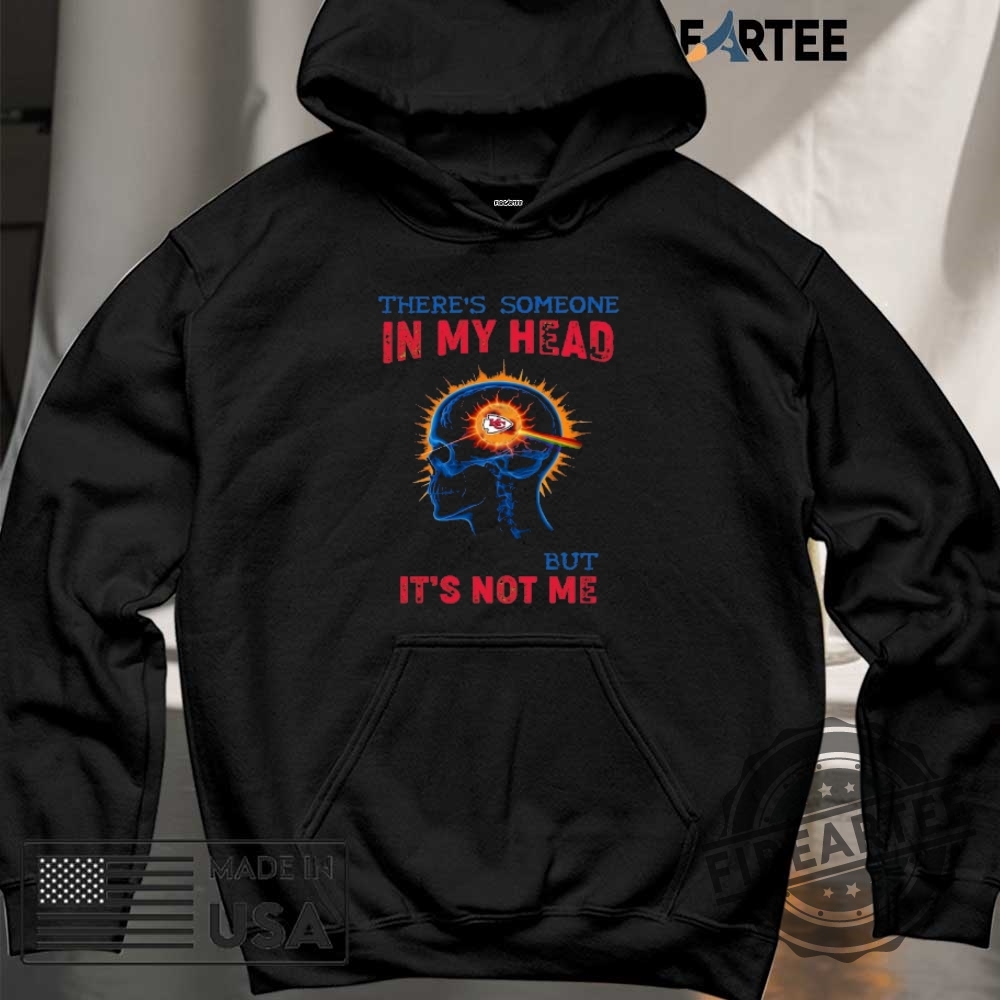 Kansas City Chiefs Tshirt Theres Someone In My Head But Its Not Me Saying 6 Kansas City Chiefs T-Shirt – There’s Someone in My Head But It’s Not Me Saying