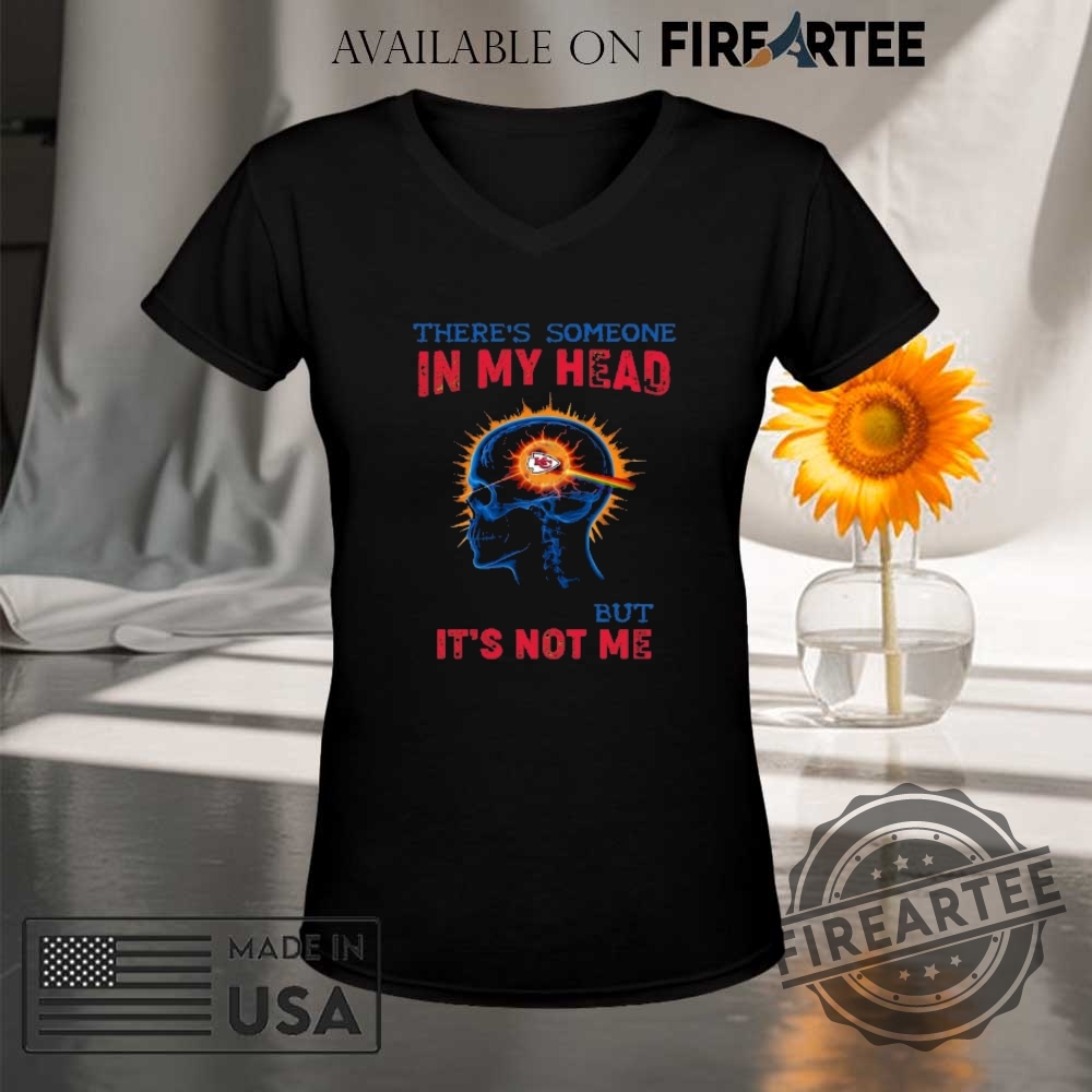 Kansas City Chiefs Tshirt Theres Someone In My Head But Its Not Me Saying 9 Kansas City Chiefs T-Shirt – There’s Someone in My Head But It’s Not Me Saying